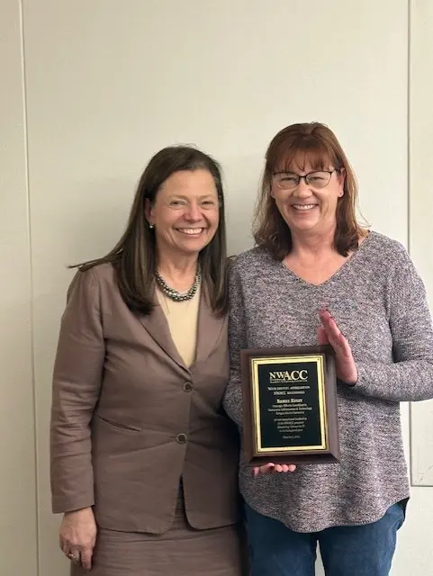 Ramee Kelly (right), poses with Andrea Balliinger and holds her NWACC award plaque